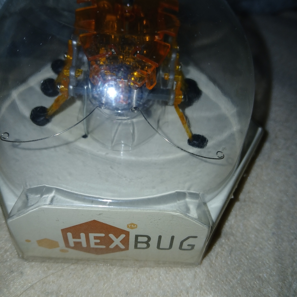 Hexbug Alpha Micro Robotic Creature - Picture 2 of 16